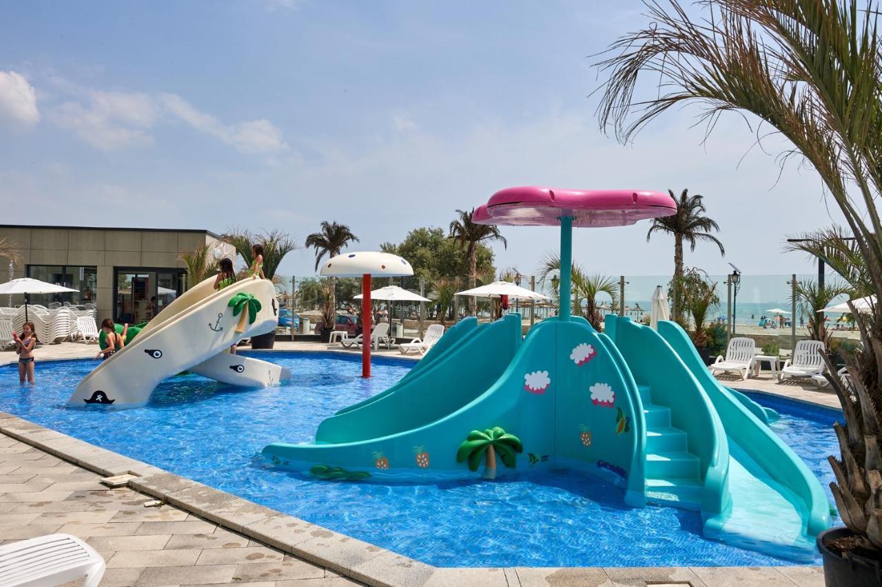 Fineloft Sea View Apartment-Spa N Pools Beach Resort Năvodari Eksteriør bilde